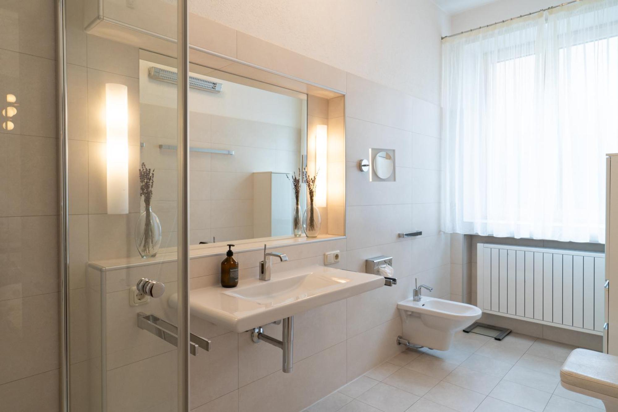 Neu - 4 Zimmer, 4 Betten, 5 Min Zum Hbf, Terrasse, 160Qm Augsburg Eksteriør bilde