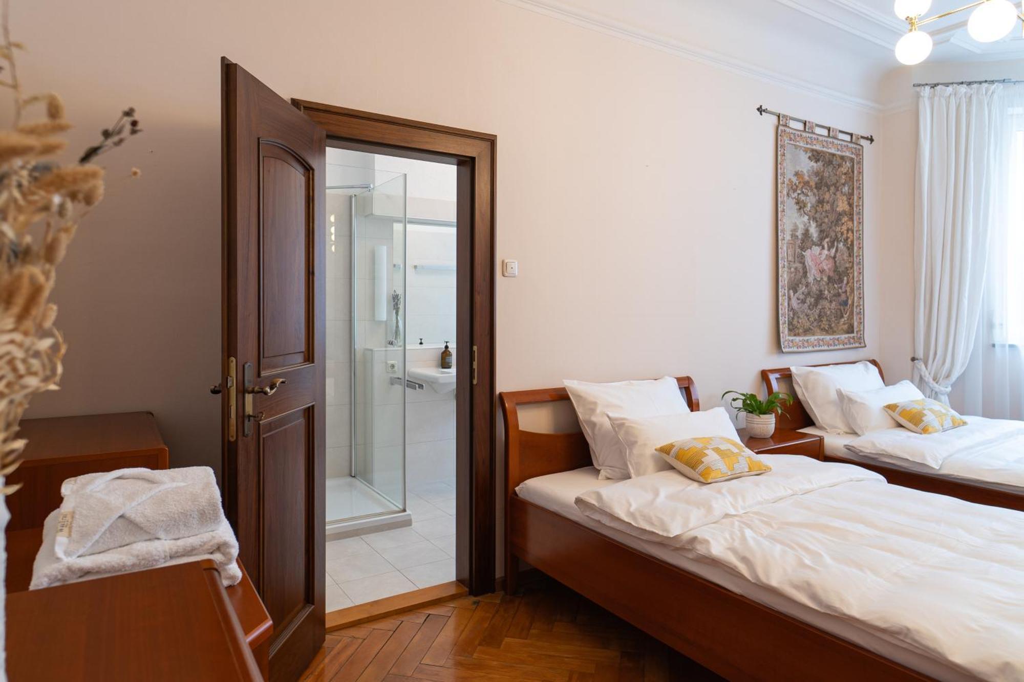 Neu - 4 Zimmer, 4 Betten, 5 Min Zum Hbf, Terrasse, 160Qm Augsburg Eksteriør bilde
