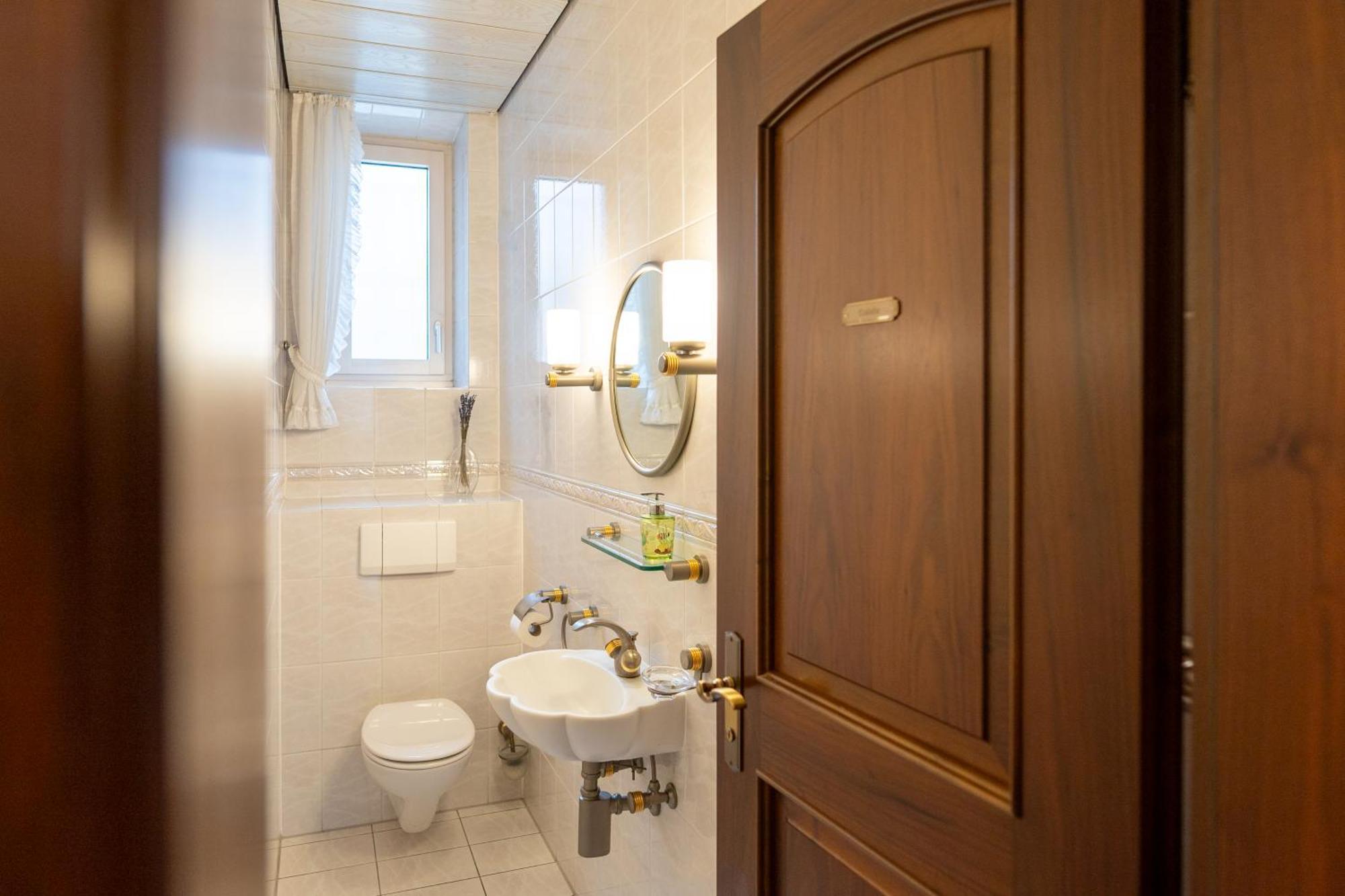Neu - 4 Zimmer, 4 Betten, 5 Min Zum Hbf, Terrasse, 160Qm Augsburg Eksteriør bilde