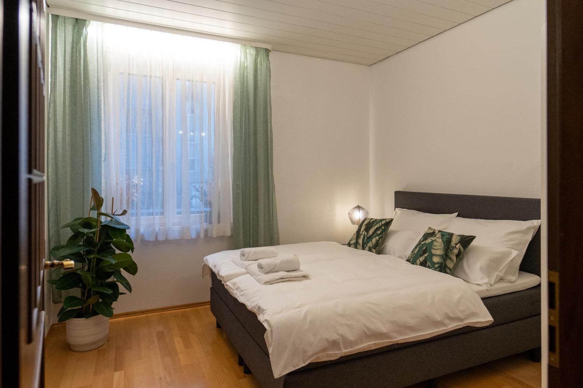 Neu - 4 Zimmer, 4 Betten, 5 Min Zum Hbf, Terrasse, 160Qm Augsburg Eksteriør bilde
